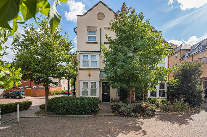 4 Bedroom Semi-Detached House For Sale In Lorimer Row, Bromley, BR2