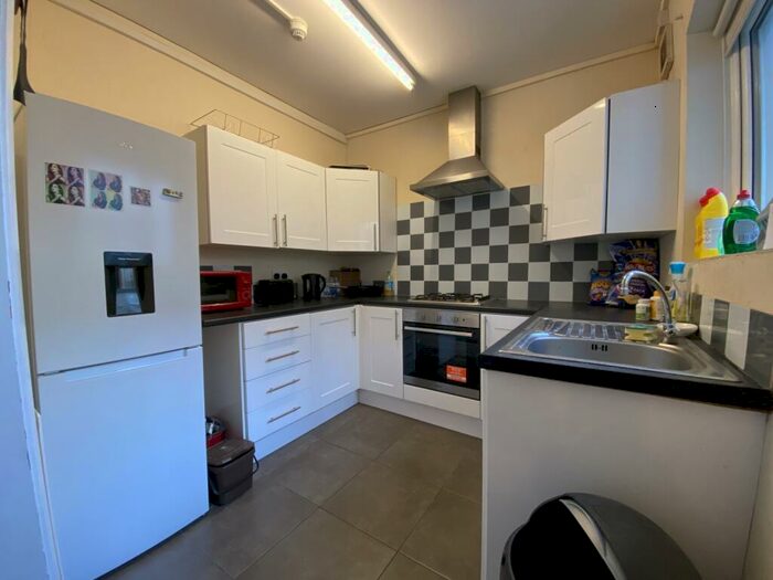 2 Bedroom Flat To Rent In Richmond Road, Cathays, CF24