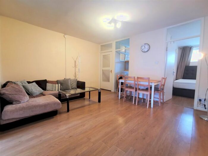 3 Bedroom Flat To Rent In Phoenix Court, St Pancras, NW1