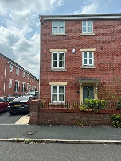 3 Bedroom Town House To Rent In Waters Edge, Middleton, M24