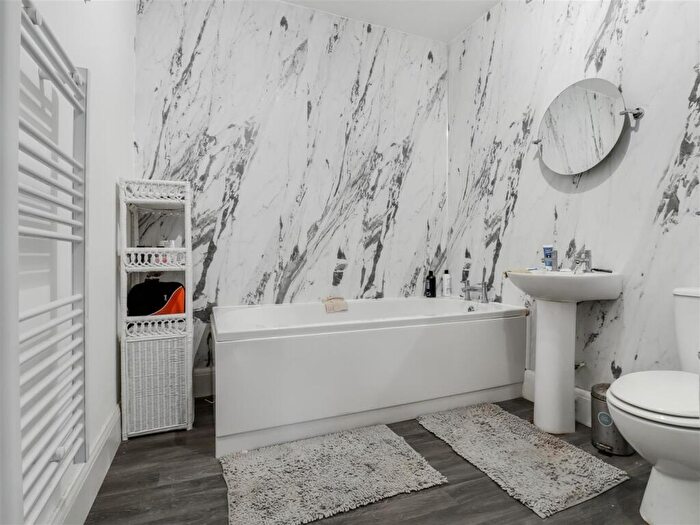 2 Bedroom Apartment For Sale In Weybourne Road, Sheringham, NR26