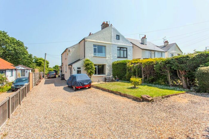 3 Bedroom Semi-Detached House For Sale In Nethergong Hill, Upstreet, CT3