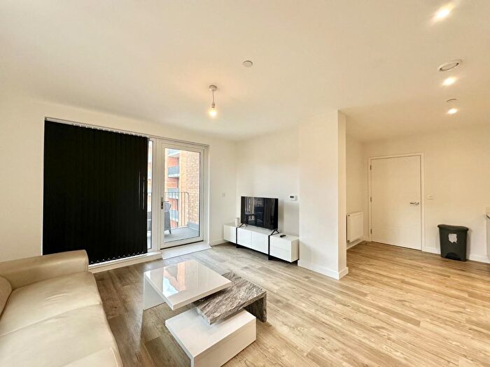 1 Bedroom Flat To Rent In Mortise House, Chailey Place, Hayes, UB3