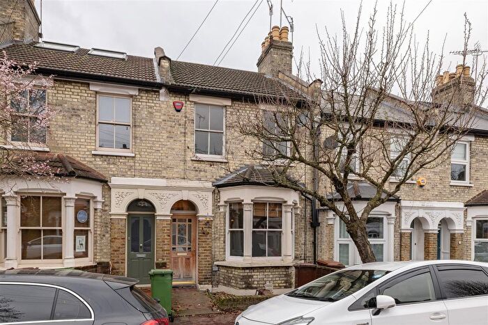 3 Bedroom Flat To Rent In Kenilworth Avenue, Walthamstow, E17