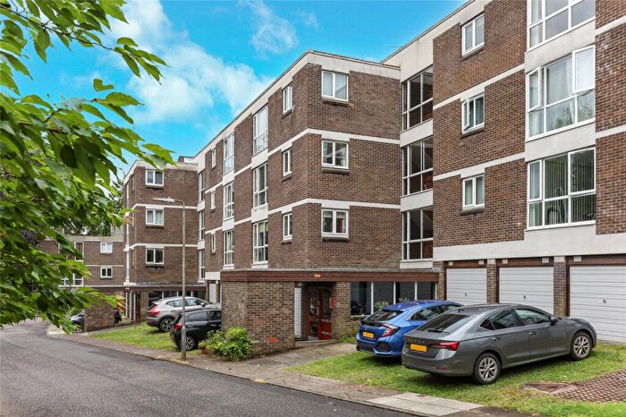 2 Bedroom Flat For Sale In Ladywood Estate, Milngavie, Glasgow, East Dunbartonshire, G62