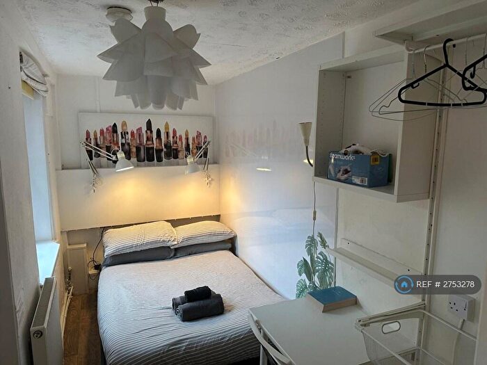 Studio To Rent In Cross Green, Leeds, LS9