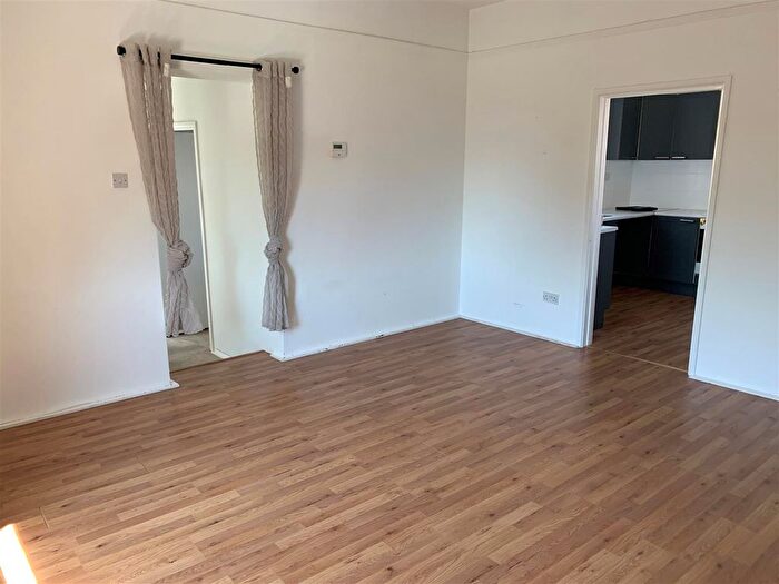 2 Bedroom Flat For Sale In Golf Links Road, Burnham-On-Sea, TA8