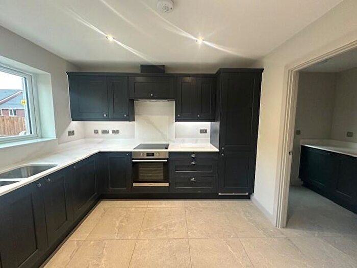 4 Bedroom House To Rent In Nicholson Court, DY10