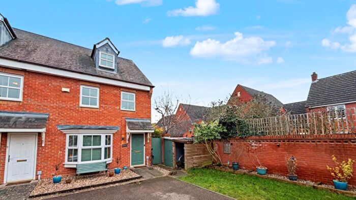 4 Bedroom End Of Terrace House For Sale In Celandine Close, Bure Park, Bicester, OX26