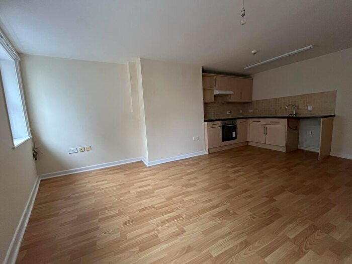 3 Bedroom Flat To Rent In Old Christchurch Road, Bournemouth, BH1