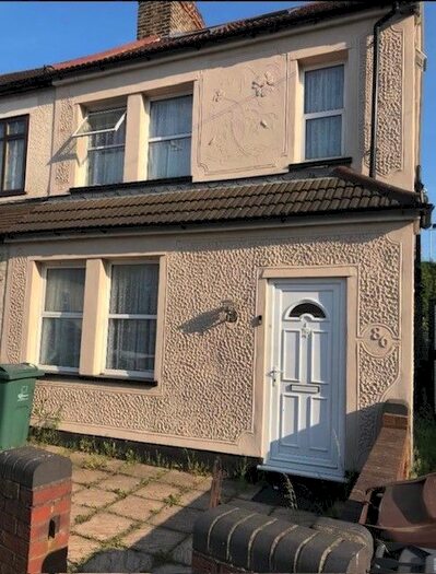 Studio To Rent In Westminster Gardens, Barking, Essex, IG11