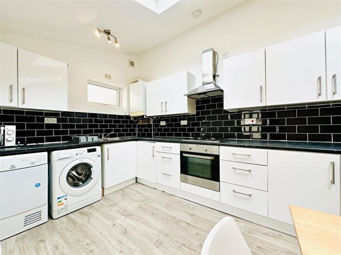 4 Bedroom House To Rent In Osmaston Street, Nottingham, NG7