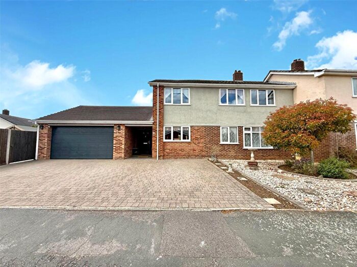 4 Bedroom Semi-Detached House For Sale In Latham Avenue, Frimley, Camberley, Surrey, GU16