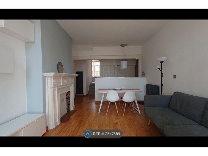 2 Bedroom Flat To Rent In Halesworth Road, London, SE13