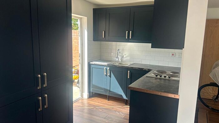 Studio To Rent In Basildene Road, Hounslow, TW4