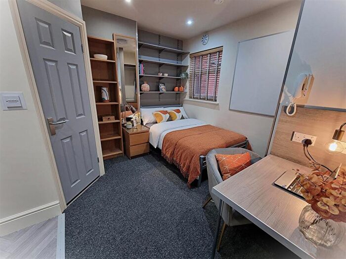 Studio To Rent In Rasen Lane - Studio For St Jan, LN1