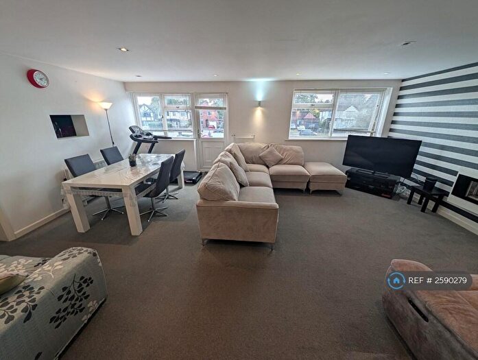 3 Bedroom Flat To Rent In Henleydale, Shirley, Solihull, B90