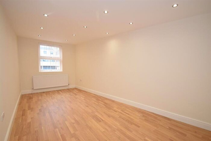 1 Bedroom Flat To Rent In High Street New Malden Surrey, KT3
