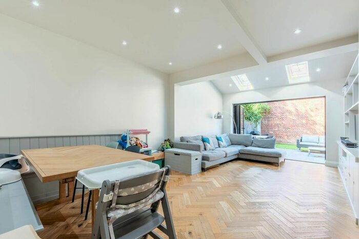 4 Bedroom Terraced House To Rent In Wandle Bank, Wimbledon, London, SW19