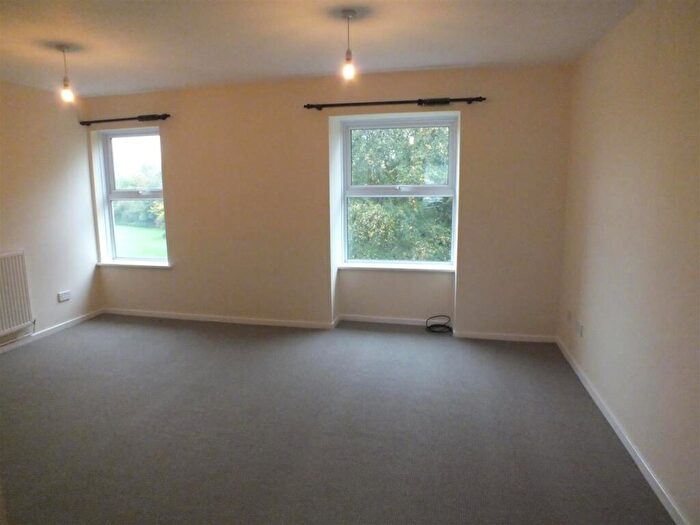 2 Bedroom Flat For Sale In Field View, Chippenham, SN15