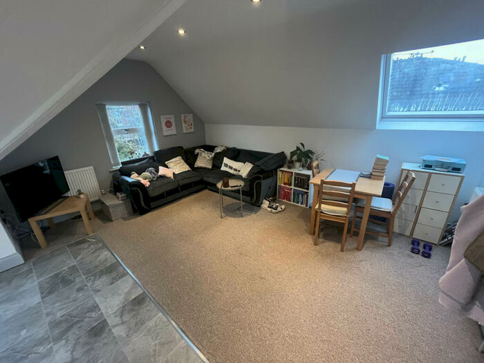 1 Bedroom Apartment To Rent In Cardigan Road, Leeds, West Yorkshire, LS6