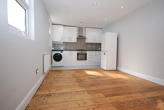 2 Bedroom Flat To Rent In Kidderminster Rd, West Croydon, CR0