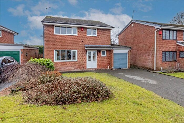 4 Bedroom Detached House For Sale In Sandpiper Close, Bamford, Rochdale, OL11