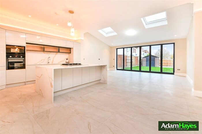 5 Bedroom Terraced House For Sale In Fallow Court Avenue, North Finchley, N12