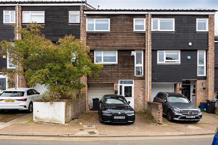 4 Bedroom Terraced House For Sale In Hartscroft Linton Glade, Forestdale, Croydon, CR0