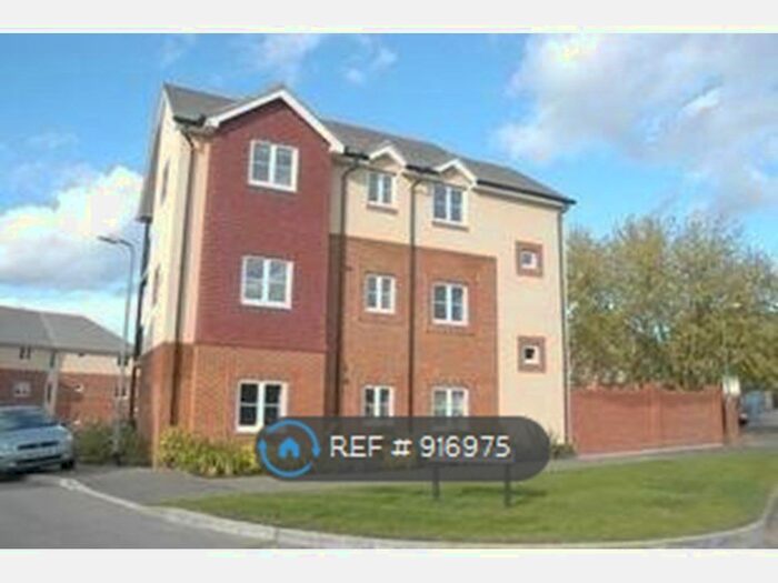 2 Bedroom Flat To Rent In School Meadow, Guildford, GU2