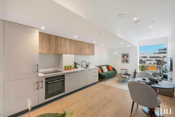 2 Bedroom Flat To Rent In Clapham Road, London, SW9