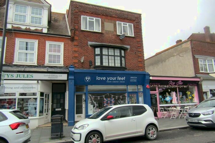 2 Bedroom Flat To Rent In Connaught Avenue, Frinton On Sea, CO13