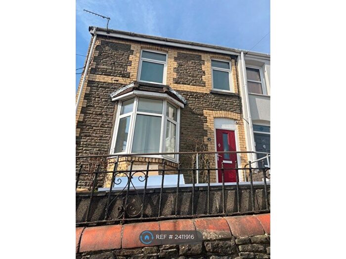 3 Bedroom Semi-Detached House To Rent In Hengoed Road, Hengoed, CF82