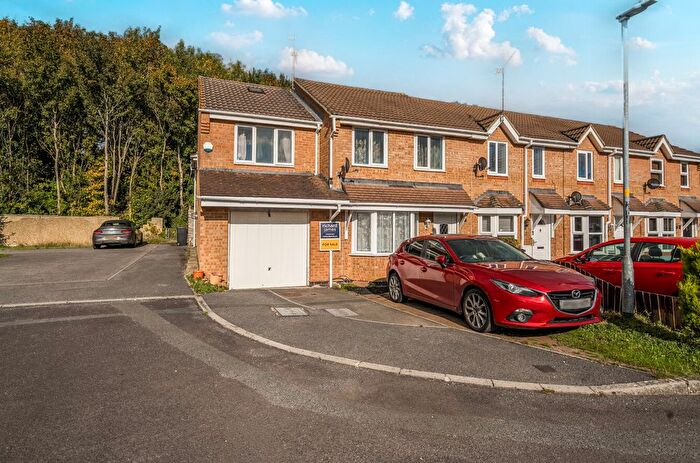 3 Bedroom End Of Terrace House For Sale In Loveridge Close, Upper Stratton, Swindon, SN2
