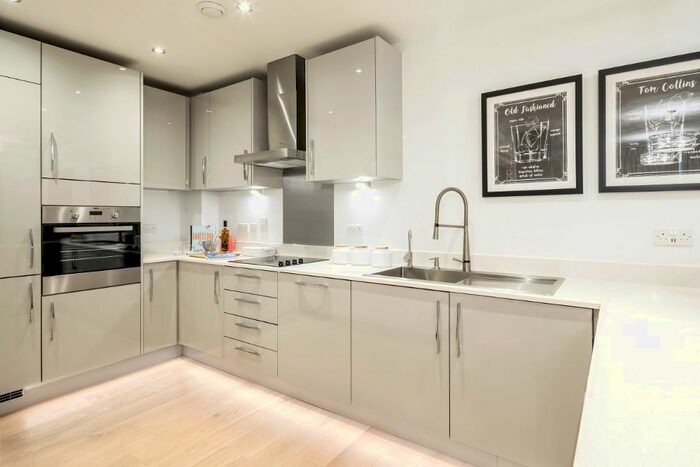 2 Bedroom Flat For Sale In King's House, Station Square, Cambridge CB1