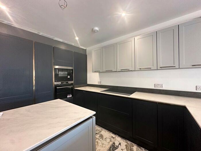 5 Bedroom House To Rent In Portswood Road, SO17