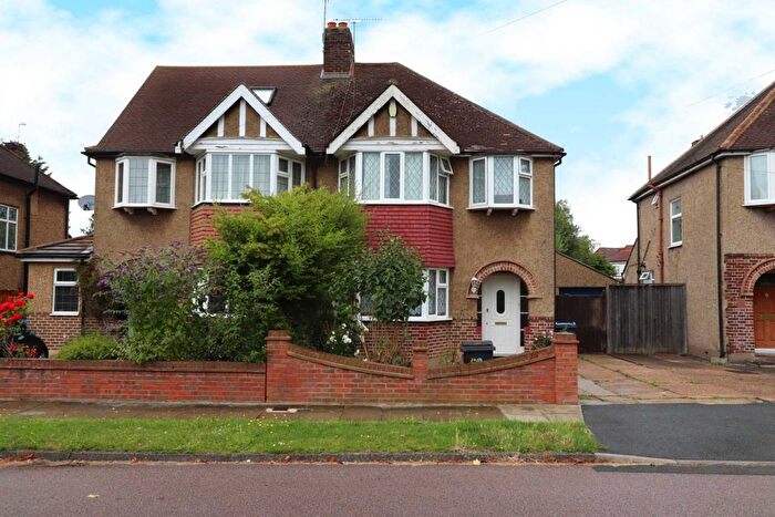 3 Bedroom Semi Detached House To Rent In Glebe Gardens, New Malden, KT3