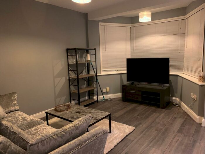 1 Bedroom Ground Flat To Rent In Farm Road, Winchmore Hill, Farm Road, N21