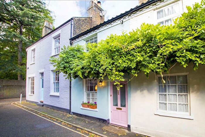 2 Bedroom Terraced House To Rent In Ferry Road, Twickenham, TW1