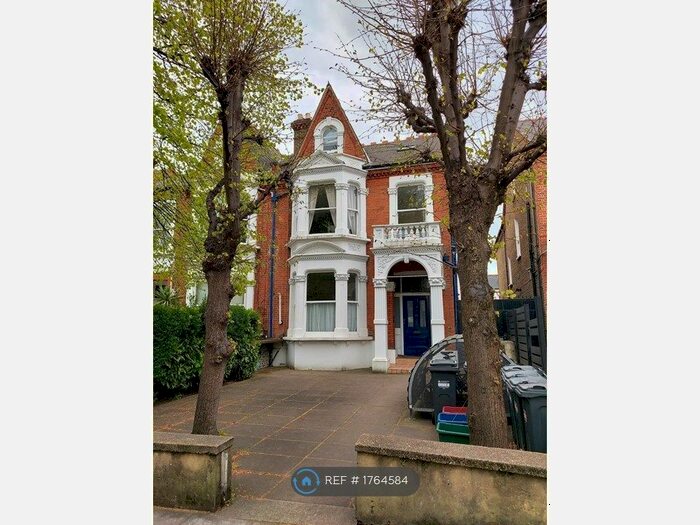 Studio To Rent In Chiswick High Road, London, W4