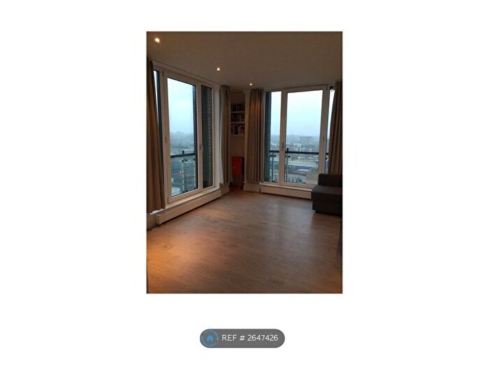 2 Bedroom Flat To Rent In Trade Tower, London, SW11