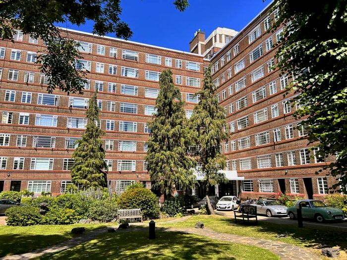 Studio To Rent In Balham High Road, London, SW17