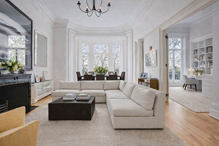 2 Bedroom Flat To Rent In Ennismore Gardens, London, SW7