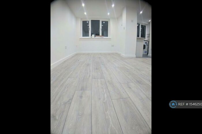 Studio To Rent In Bletchley, Milton Keynes, MK3