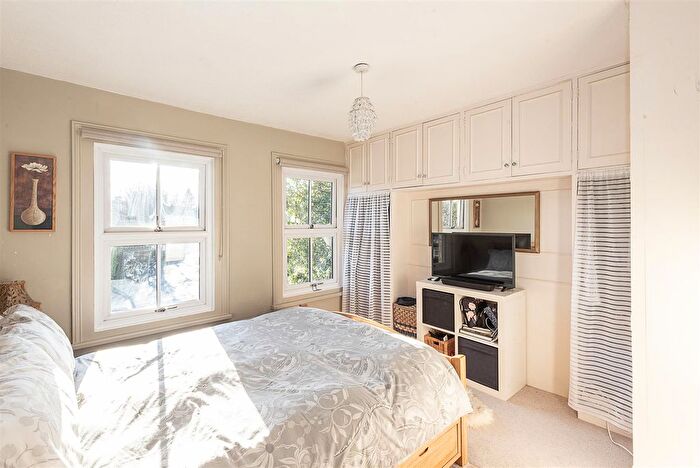 2 Bedroom Semi-Detached House For Sale In Station Road, Harpenden, AL5