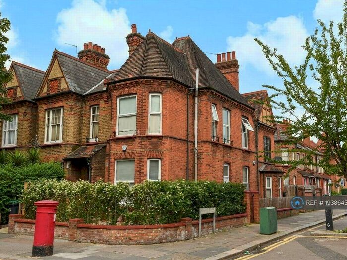 2 Bedroom Flat To Rent In Gladstone Avenue, London, N22