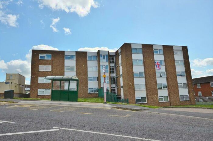 1 Bedroom Apartment To Rent In Burfield Court, Handcross Road, Luton, LU2