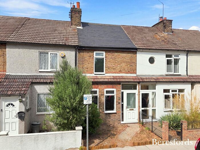 3 Bedroom Semi-detached House For Sale In Marks Road, Romford, RM7