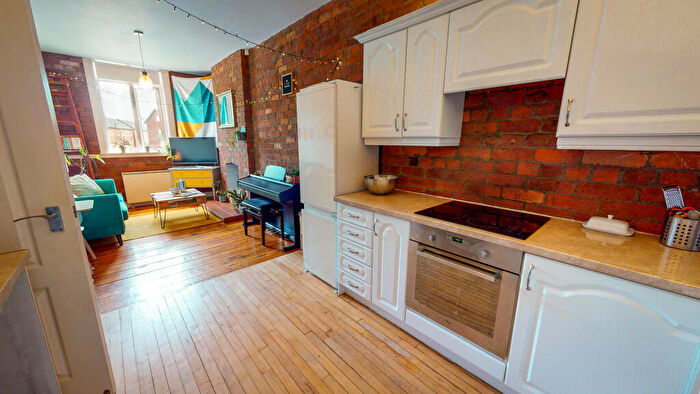 2 Bedroom Apartment For Sale In Chester Road, Manchester, M16