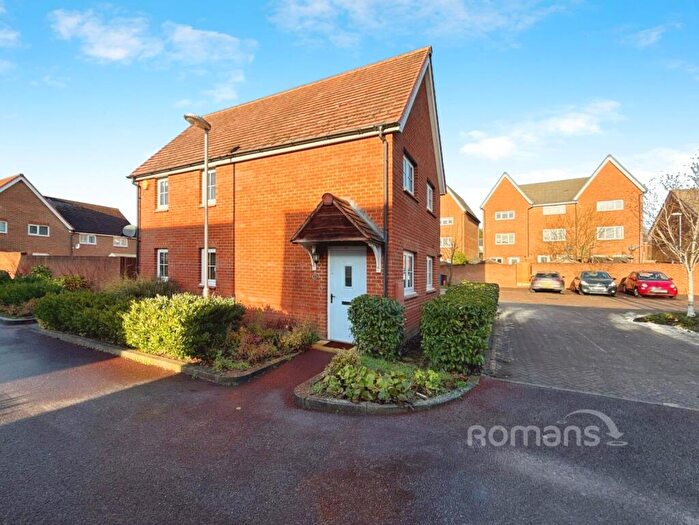 2 Bedroom Detached House To Rent In Shearwater Drive, Bracknell, Berkshire, RG12